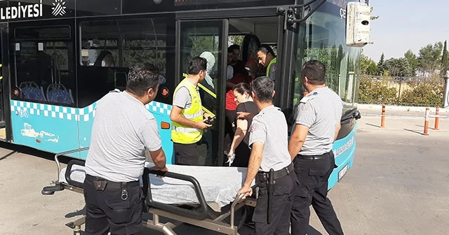 Otobüste kalp krizi geçiren yolcuyu hastaneye yetiştirdi