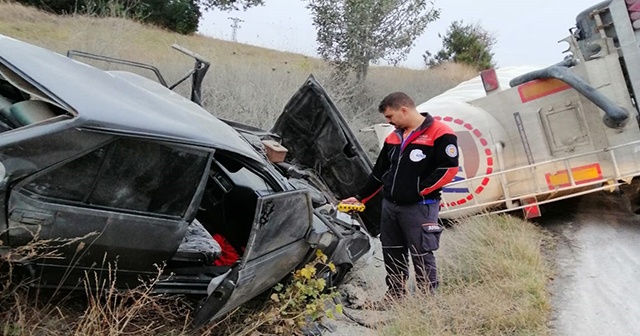 Paramparça olan otomobilden sağ kurtuldu