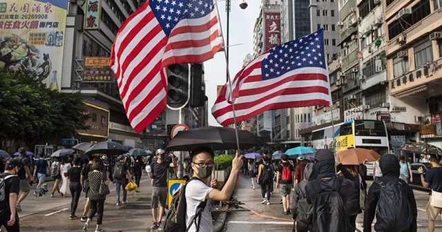 Pence&#039;den Hong Kong&#039;daki protestoculara &#039;yanınızdayız&#039; mesajı