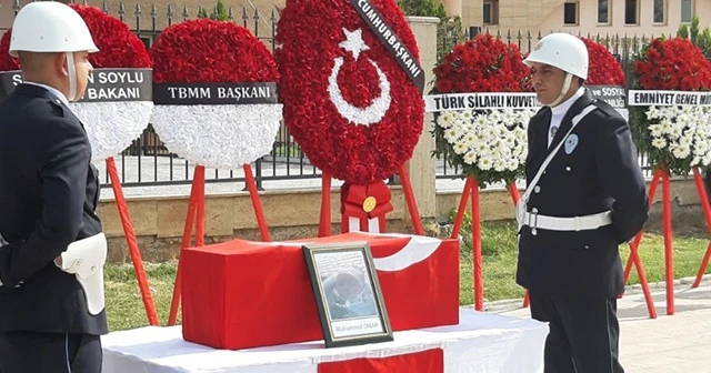 Roketli saldırıda şehit düşen siviller törenle memleketlerine uğurlandı