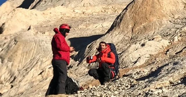 Rotayı kaybeden dağcıları kurtarma ekipleri buldu