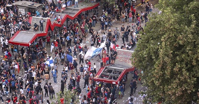 Şili&#039;deki gösterilerde bugüne kadar 20 kişi hayatını kaybetti