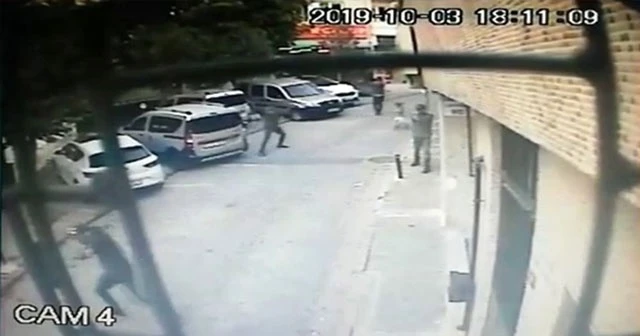 İstanbul'da sokak ortasında silahlı çatışma!