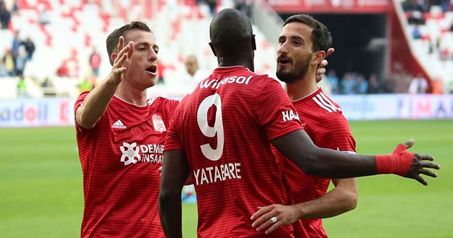 Süper Lig: DG Sivasspor: 2 - Antalyaspor: 1 (Maç sonucu)