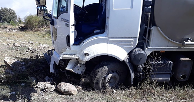 Süt tankeri otomobil ile çarpıştı