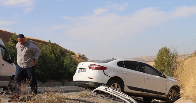 Tekeri patlayan otomobil şarampole yuvarlandı: 5 yaralı