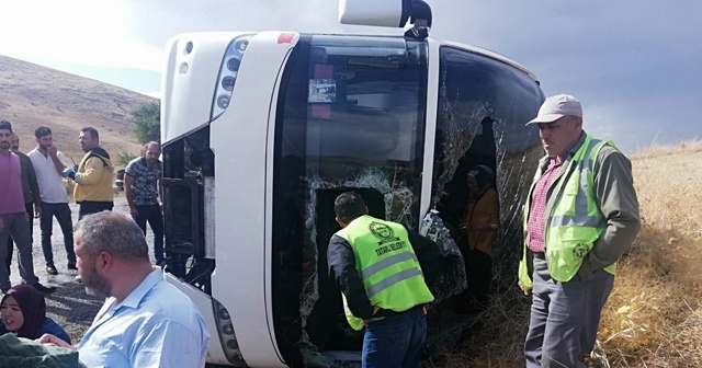 Tur otobüsü devrildi: 1 ölü, 4&#039;ü ağır 29 yaralı