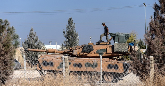 Türk tankları Tel Abyad’a girmek için bekliyor