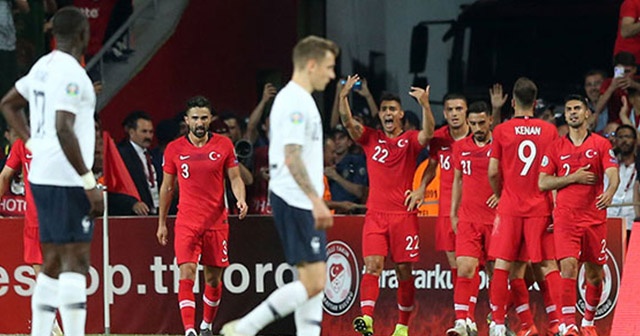 Türkiye, Fransa ile liderlik maçında
