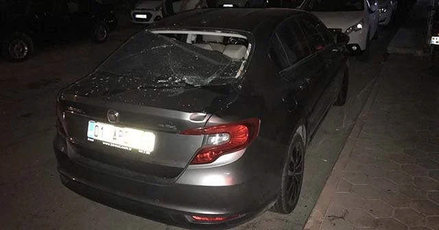 Üçüncü kattan park halindeki otomobilin üzerine düştü