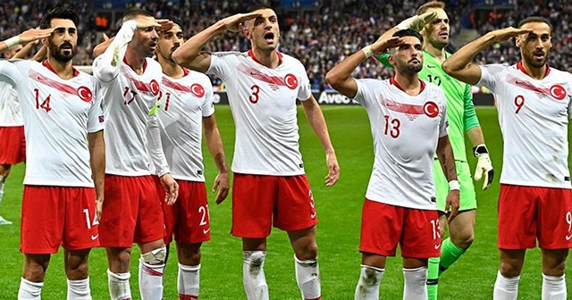 UEFA&#039;dan skandal karar! Asker selamına soruşturma!