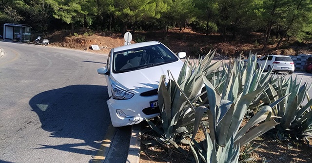 Uyuşturucu tacirleri polisten kaçarken kaza yaptı