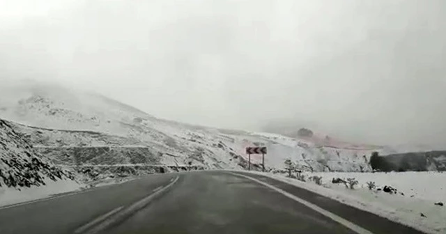 Vatandaşlar şaşkına döndü! Her yer beyaza büründü