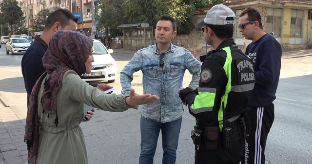 Yaya uygulamasında polise sürücülerden hem tepki hem övgü