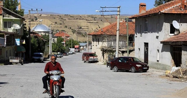 Yedi ayda beşinci muhtar göreve geldi