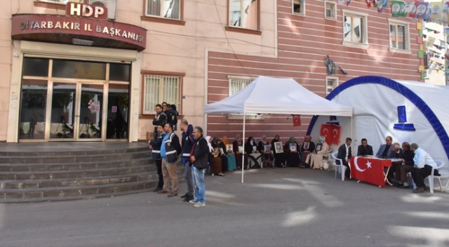 &#039;Kızımı dağa götürenler lüks otelde eğleniyor&#039;