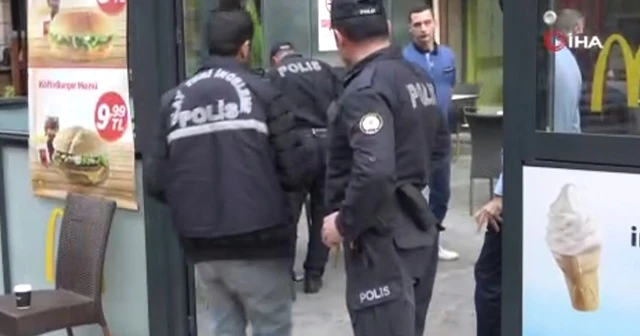 'Yan bakma' kavgasını güvenlik görevlisi havaya ateş ederek sonlandırdı