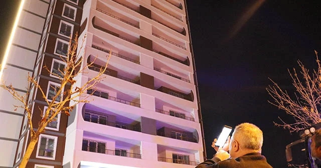13. katta onu gören telefona sarıldı