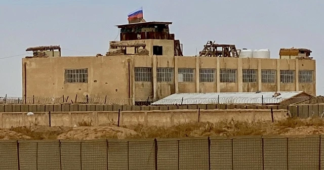 ABD’nin terk ettiği askeri üsse Rus bayrağı çekildi
