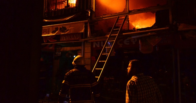 Adana’da iki iş yerinde çıkan yangın paniğe sebep oldu
