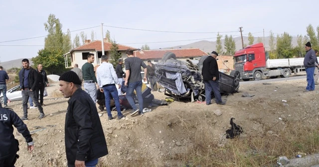 Afyonkarahisar'da feci kaza: 2 ölü, 3 yaralı