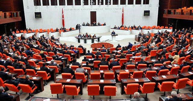 AK Parti&#039;nin Meclis&#039;teki sandalye sayısı 290&#039;a düştü