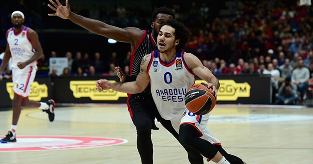 Anadolu Efes&#039;ten İtalya&#039;da müthiş galibiyet