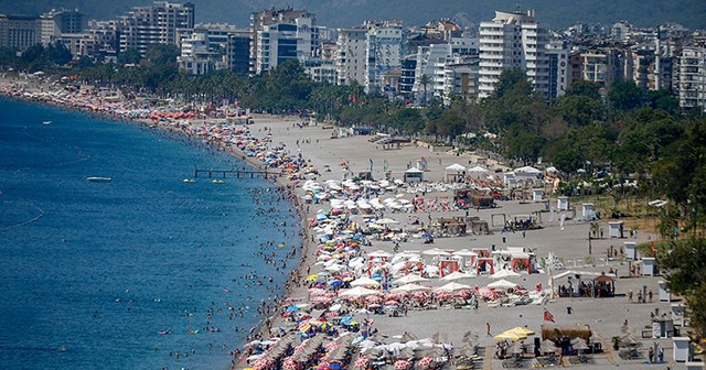 Antalya tarihinde ilk kez 15 milyon turisti gördü