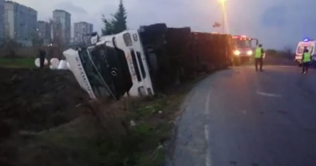 Arnavutköy'de feci kaza! Tır bisikletlinin üzerine devrildi