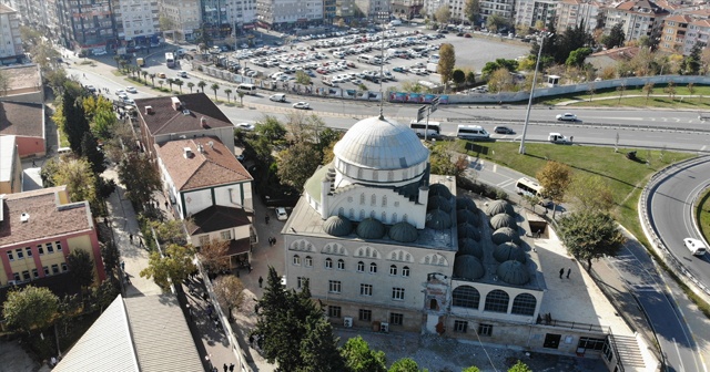 Avcılar’da depremde minaresi yıkılan cami akıbetini bekliyor