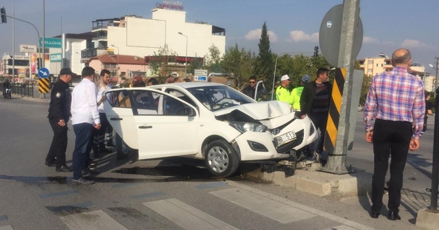 Aynı yerde 10 dakikada 2 kaza: 4 yaralı