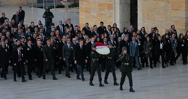 Bakan Selçuk ve öğretmenler Anıtkabir&#039;i ziyaret etti