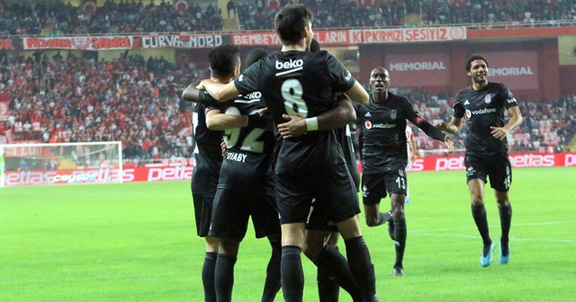 Beşiktaş, Antalya&#039;dan 3 puanla döndü