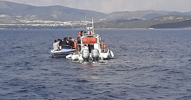 Bodrum açıklarında düzensiz göçmenleri taşıyan bot battı