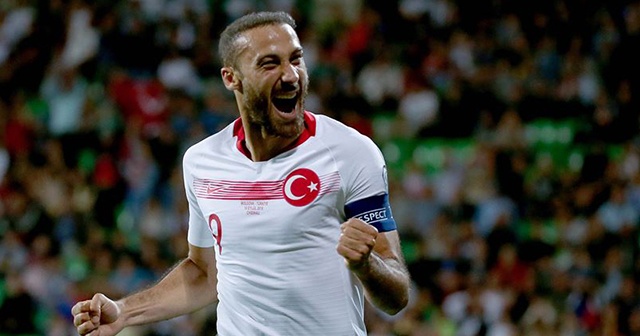 Cenk Tosun takımı yalnız bırakmadı