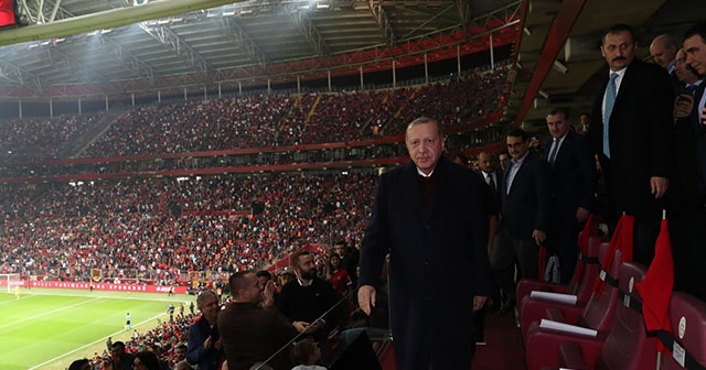 Cumhurbaşkanı Erdoğan Milli Takımı kutladı