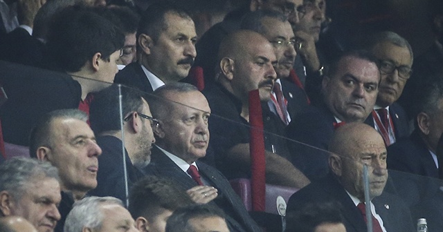 Cumhurbaşkanı Erdoğan milli takımı yalnız bırakmadı
