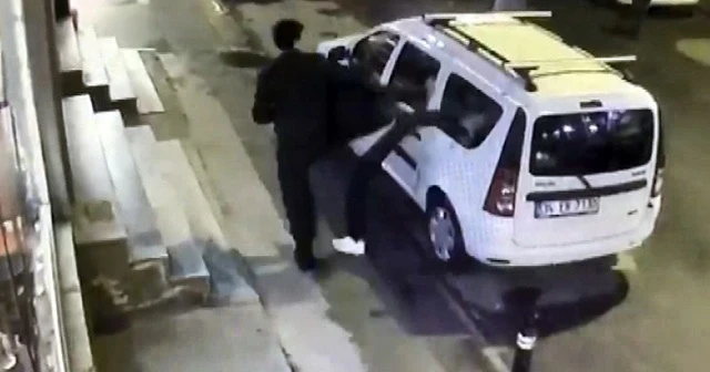 Dayak yedi sinirini arabadan çıkardı