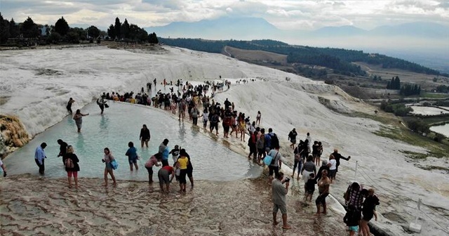 Denizli Pamukkale'de 'ara tatil' bereketi