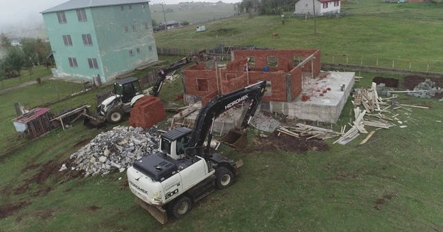 Devlet yıktı, o kaçak yayla evini yeniden yaptı