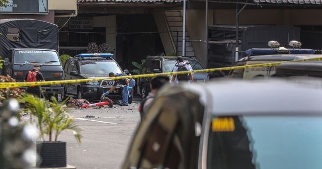 Endonezya&#039;da polis merkezine bombalı intihar saldırısı düzenlendi