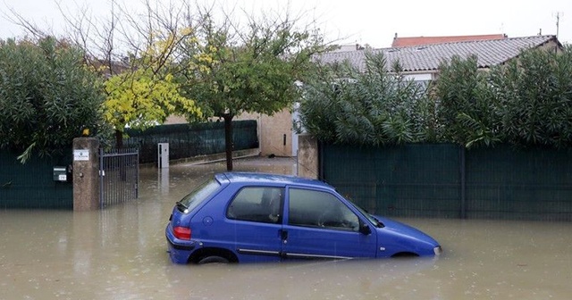 Fransa&#039;da sel felaketi: 2 ölü