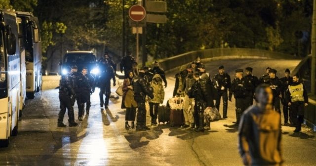 Fransa polisi Paris&#039;teki göçmen kampını boşalttı