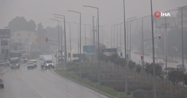 Hatay’da yoğun sis hayatı olumsuz etkiledi