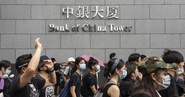 Hong Kong'da şiddet yerini barışçıl protestolara bıraktı