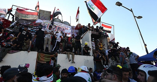 Irak&#039;ta meydanları terk etmeyen göstericiler &#039;sivil devlet&#039; talebinde ısrarlı