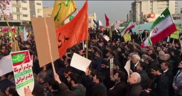 İran’da devrime bağlılık gösterisi