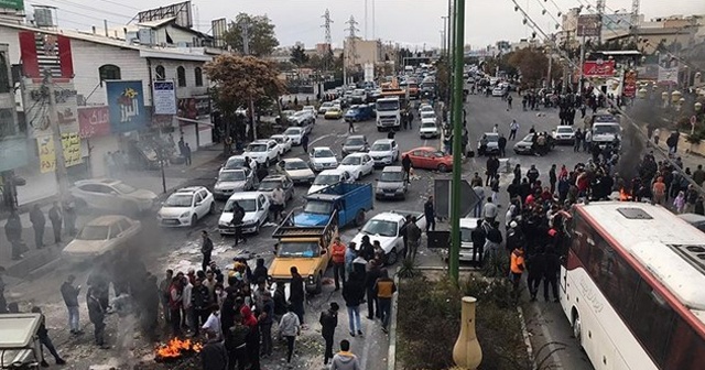 İran&#039;daki gösterilerde 1000 kişi gözaltına alındı