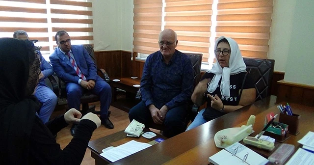 İşaret diliyle Müslüman oldu