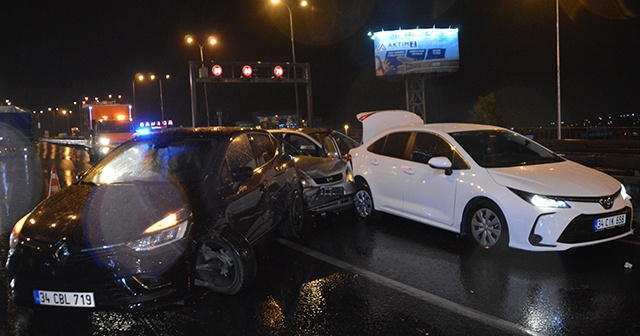 İstanbul&#039;da 11 aracın karıştığı zincirleme trafik kazası: 2 yaralı